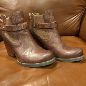 Korks by kork-ease leather booties  Sz 7 1/2